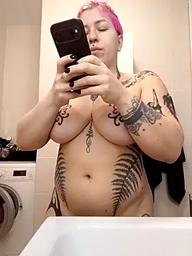 Snapshot of divine_eve chatting on October 19, 2025, 2:29 pm divine eve online show from October 19, 2025, 2:29 pm