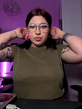 Snapshot of divine_eve chatting on November 3, 2025, 9:38 pm divine eve online show from November 3, 2025, 9:38 pm