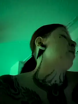 Snapshot of divine_eve chatting on December 3, 2025, 5:55 pm divine eve online show from December 3, 2025, 5:55 pm