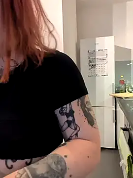 Snapshot of divine_eve chatting on December 4, 2025, 12:36 pm divine eve online show from December 4, 2025, 12:36 pm