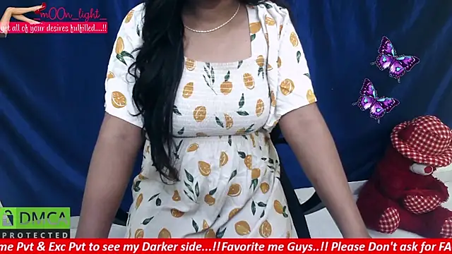 Snapshot of _mOOn_light_ chatting on January 6, 2025, 12:02 pm mOOn light online show from January 6, 2025, 12:02 pm