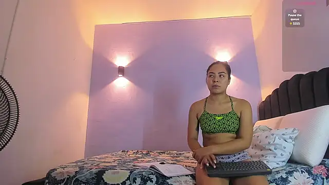 Sofia Clauss  online show from January 5, 2025, 4:36 am