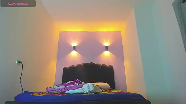 Sofia Clauss  online show from September 16, 2025, 3:40 am