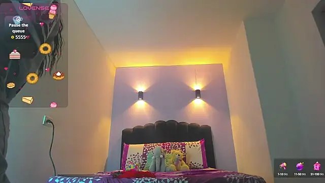 Sofia Clauss  online show from September 17, 2025, 4:14 am