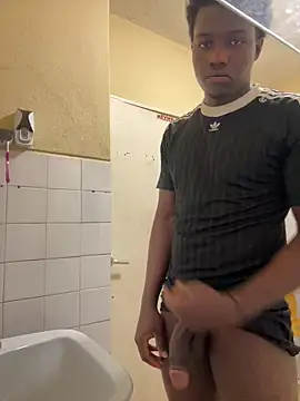 Snapshot of dalton453 chatting on December 18, 2025, 12:06 am dalton453 online show from December 18, 2025, 12:06 am