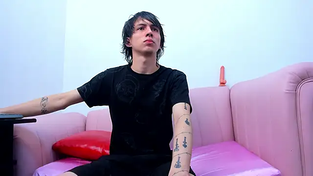 JeanRam18 online show from December 2, 2025, 11:37 am