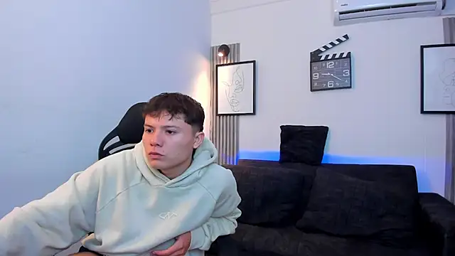 Snapshot of little_morbid chatting on November 15, 2025, 2:20 am little morbid online show from November 15, 2025, 2:20 am