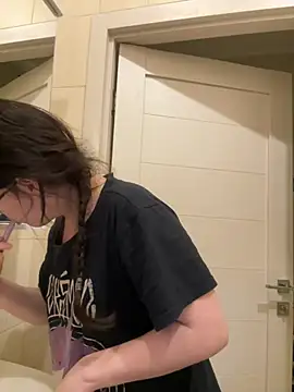 emigooflordXD online show from February 24, 2025, 4:26 pm