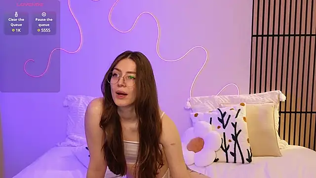 Ester Hill online show from January 31, 2025, 11:56 pm