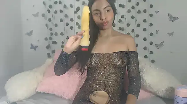 Snapshot of Selena_v chatting on January 15, 2025, 6:43 am Selena v online show from January 15, 2025, 6:43 am