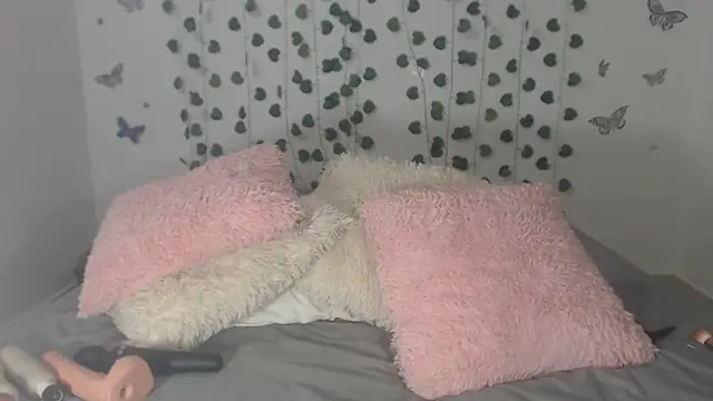 Snapshot of Selena_v chatting on February 19, 2025, 10:45 am Selena v online show from February 19, 2025, 10:45 am