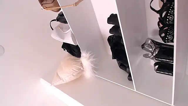 dollface17 online show from December 29, 2024, 8:26 pm