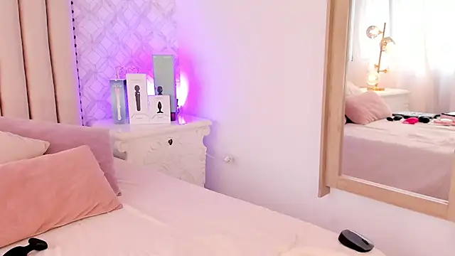 Charlotte  08 online show from February 7, 2025, 8:31 pm