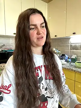 Karolina llove online show from October 13, 2025, 11:10 am