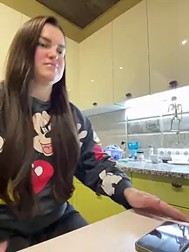 Karolina llove online show from November 4, 2025, 9:47 pm