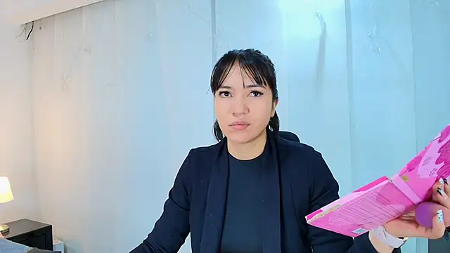 lina bedoya  online show from September 20, 2025, 11:44 am