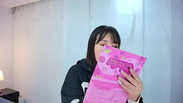 lina bedoya  online show from September 30, 2025, 11:26 am