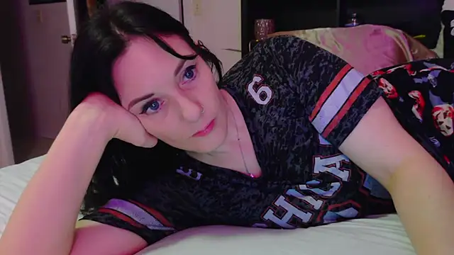 CrystalLakeXO online show from November 22, 2025, 5:39 am