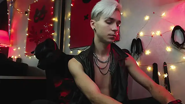 Snapshot of Joseph__Quinn chatting on December 22, 2024, 12:16 pm Joseph Quinn online show from December 22, 2024, 12:16 pm