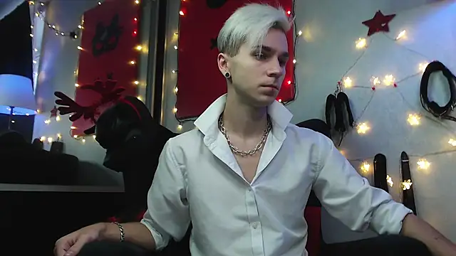 Snapshot of Joseph__Quinn chatting on December 24, 2024, 8:22 am Joseph Quinn online show from December 24, 2024, 8:22 am