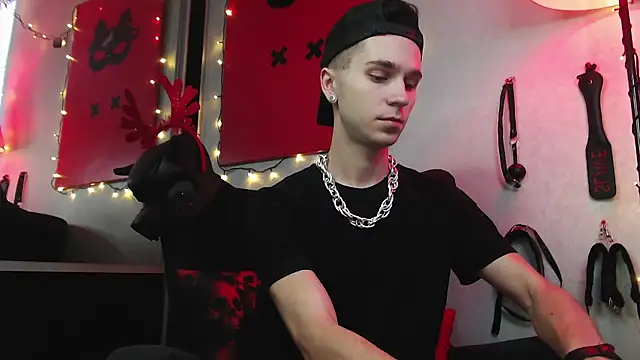 Snapshot of Joseph__Quinn chatting on January 4, 2025, 9:00 am Joseph Quinn online show from January 4, 2025, 9:00 am