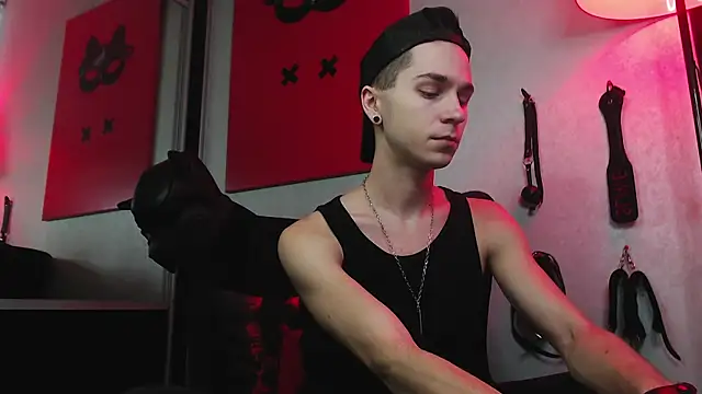 Snapshot of Joseph__Quinn chatting on January 17, 2025, 11:49 am Joseph Quinn online show from January 17, 2025, 11:49 am