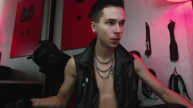 Snapshot of Joseph__Quinn chatting on January 18, 2025, 10:49 am Joseph Quinn online show from January 18, 2025, 10:49 am