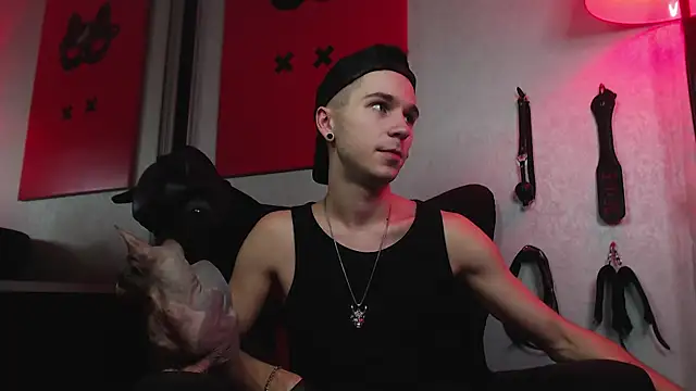 Snapshot of Joseph__Quinn chatting on January 25, 2025, 12:06 am Joseph Quinn online show from January 25, 2025, 12:06 am