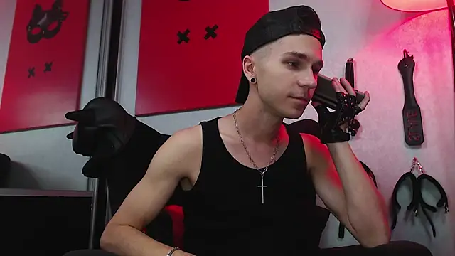 Snapshot of Joseph__Quinn chatting on March 8, 2025, 9:50 am Joseph Quinn online show from March 8, 2025, 9:50 am