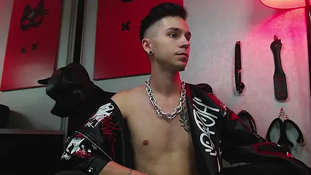 Snapshot of Joseph__Quinn chatting on March 10, 2025, 11:10 am Joseph Quinn online show from March 10, 2025, 11:10 am