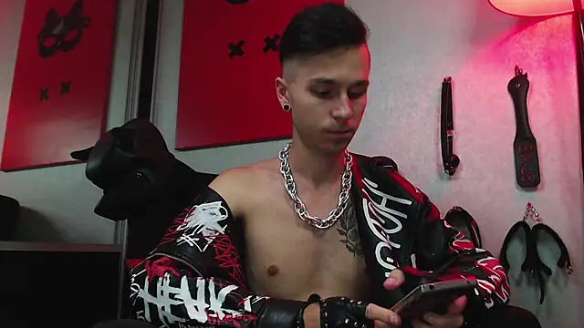 Snapshot of Joseph__Quinn chatting on March 10, 2025, 2:16 pm Joseph Quinn online show from March 10, 2025, 2:16 pm