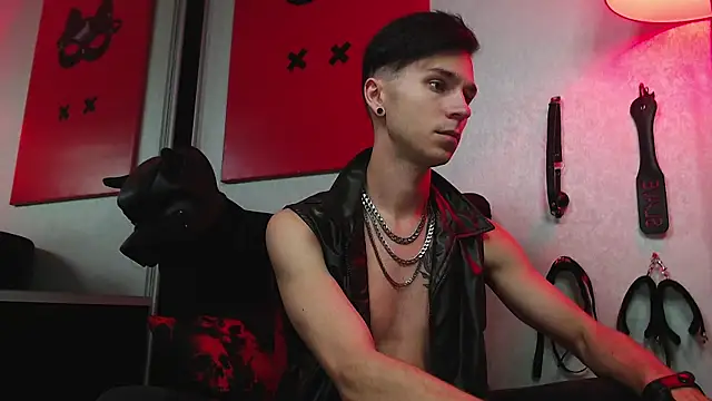 Snapshot of Joseph__Quinn chatting on March 13, 2025, 7:31 am Joseph Quinn online show from March 13, 2025, 7:31 am