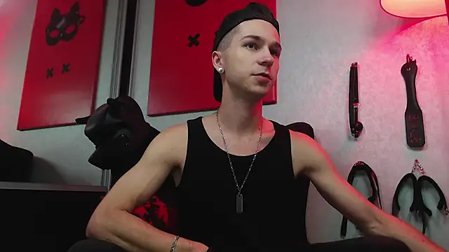 Snapshot of Joseph__Quinn chatting on March 16, 2025, 9:05 am Joseph Quinn online show from March 16, 2025, 9:05 am