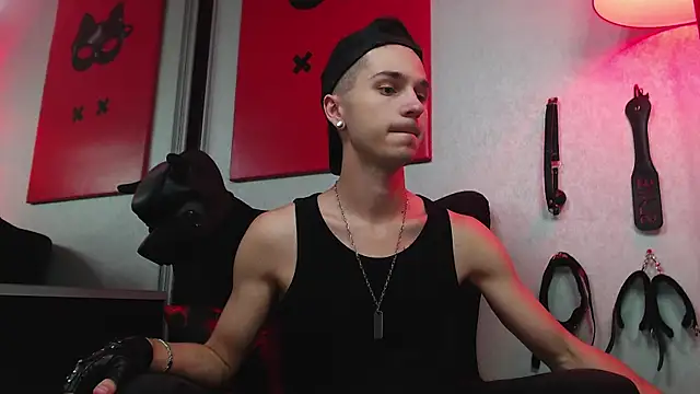 Snapshot of Joseph__Quinn chatting on March 16, 2025, 12:11 pm Joseph Quinn online show from March 16, 2025, 12:11 pm