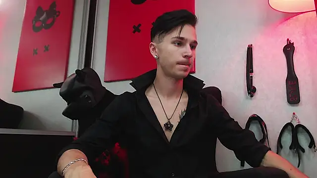 Snapshot of Joseph__Quinn chatting on March 17, 2025, 9:55 am Joseph Quinn online show from March 17, 2025, 9:55 am