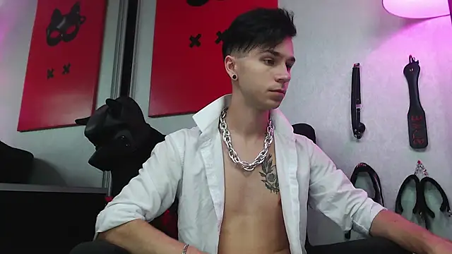 Snapshot of Joseph__Quinn chatting on March 18, 2025, 8:03 am Joseph Quinn online show from March 18, 2025, 8:03 am