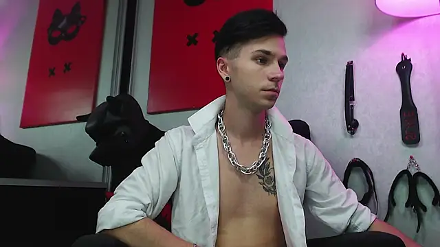 Snapshot of Joseph__Quinn chatting on March 18, 2025, 11:08 am Joseph Quinn online show from March 18, 2025, 11:08 am