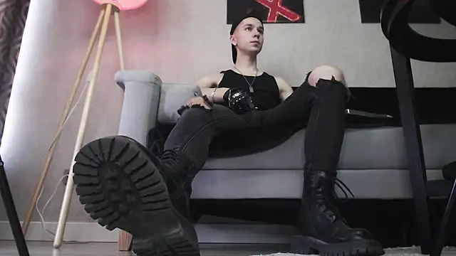 Snapshot of Joseph__Quinn chatting on December 2, 2025, 7:25 am Joseph Quinn online show from December 2, 2025, 7:25 am