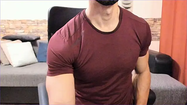 HotHunkTrainer online show from November 22, 2025, 7:40 am