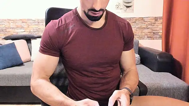 HotHunkTrainer online show from November 26, 2025, 8:04 am