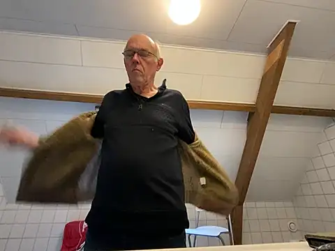 Snapshot of martxxxxx chatting on December 22, 2024, 10:38 am martxxxxx online show from December 22, 2024, 10:38 am