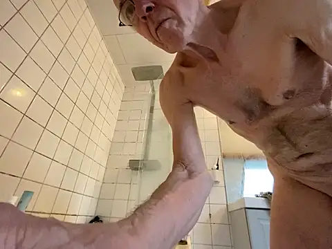 Snapshot of martxxxxx chatting on November 5, 2025, 10:59 am martxxxxx online show from November 5, 2025, 10:59 am