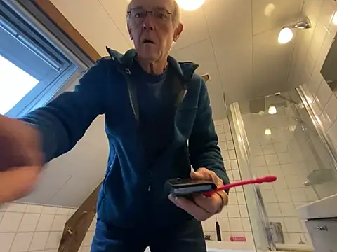 Snapshot of martxxxxx chatting on November 15, 2025, 11:29 am martxxxxx online show from November 15, 2025, 11:29 am