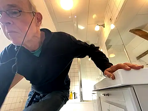 Snapshot of martxxxxx chatting on November 29, 2025, 12:30 pm martxxxxx online show from November 29, 2025, 12:30 pm