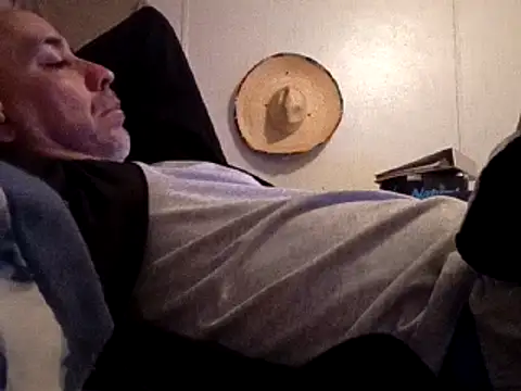 Xoc8  online show from March 13, 2025, 3:17 pm