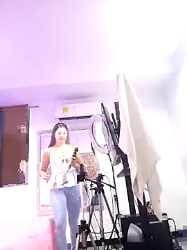 AnthonelaDuque online show from February 25, 2025, 12:03 pm