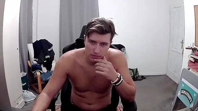 Snapshot of PKrisztian chatting on October 2, 2025, 7:54 pm PKrisztian online show from October 2, 2025, 7:54 pm