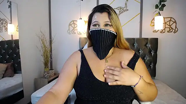 SalmaZaman online show from January 19, 2025, 7:37 pm