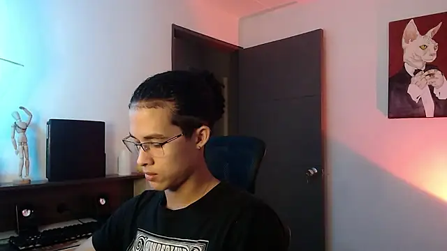 Snapshot of alejo_x3 chatting on March 1, 2025, 3:43 am alejo x3 online show from March 1, 2025, 3:43 am