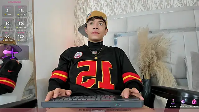 Snapshot of 1m_Joel chatting on December 15, 2025, 5:01 am 1m Joel online show from December 15, 2025, 5:01 am